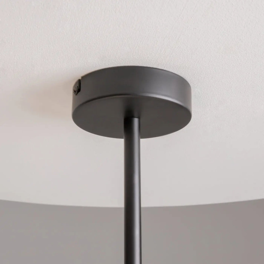 Suspension memory en acier noir finition mate avec base circulaire et tige slender pour éclairage intérieur