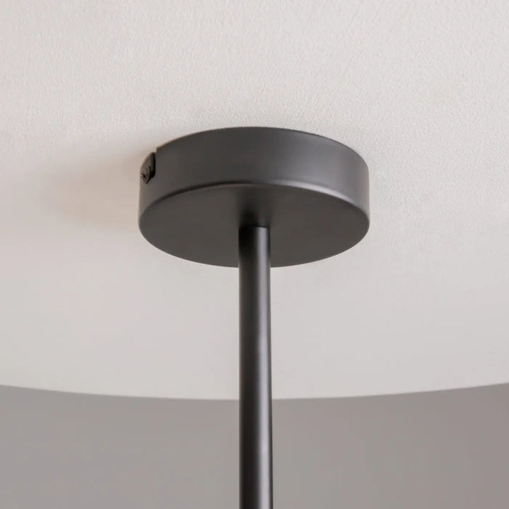 Suspension memory en acier noir finition mate avec base circulaire et tige slender pour éclairage intérieur