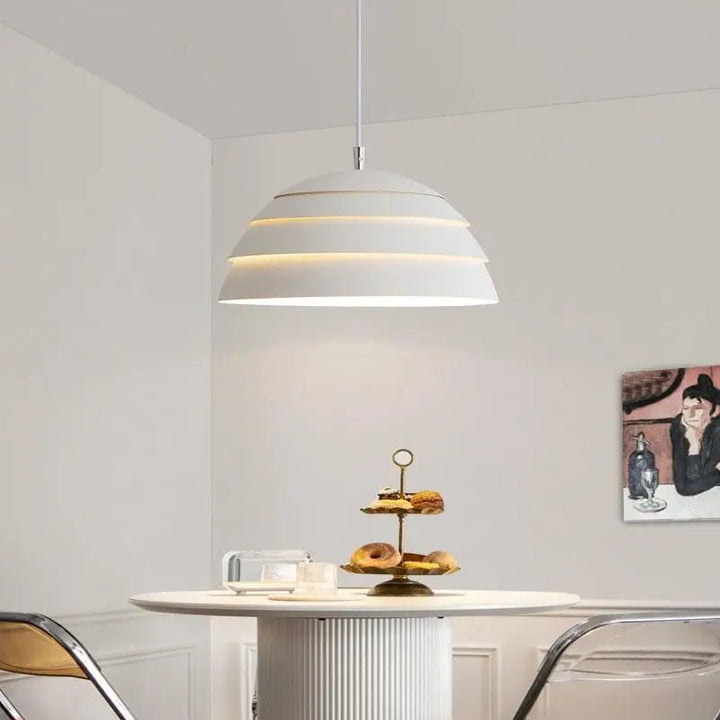 Suspension Minimaliste A Lamelles Superposées
