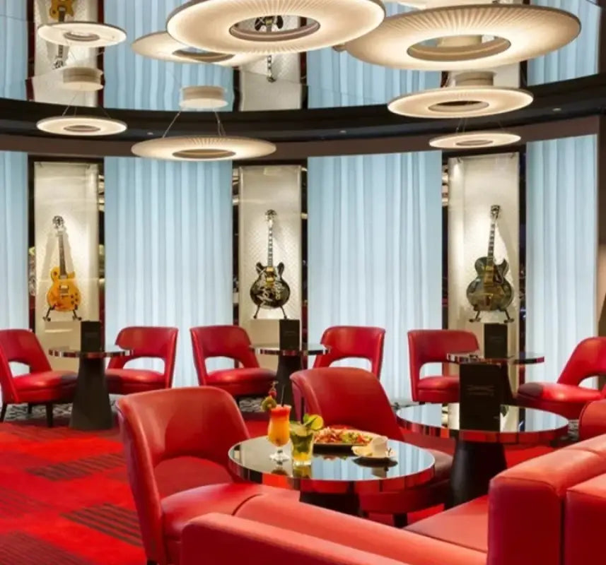 Suspension minimaliste beige avec structure style chic