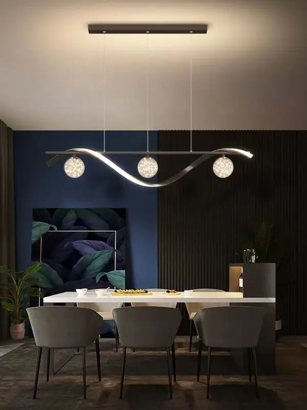Suspension moderne à vague métallique et boules lumineuses

