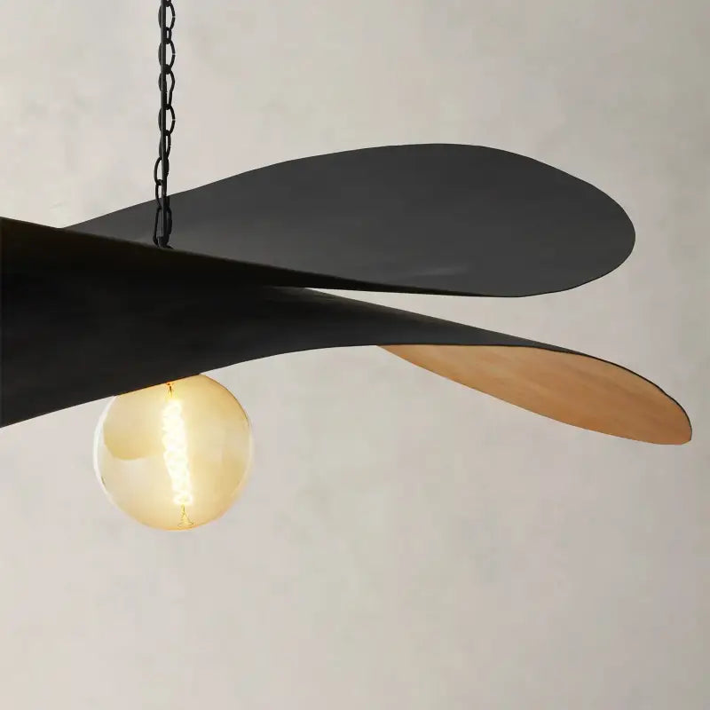 Suspension design artistique noir et doré style raffiné