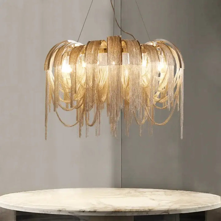 Suspension Moderne Dorée À Franges Élégante Et Tendance Style