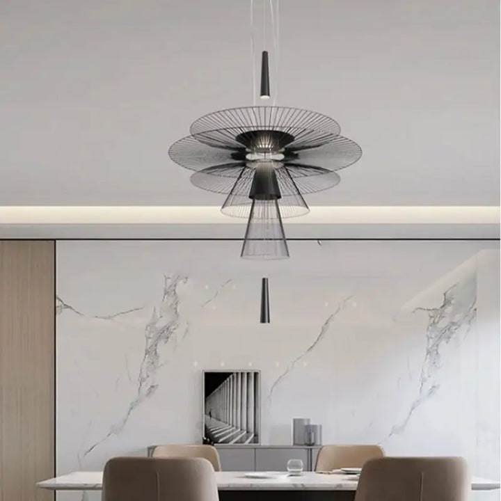 Suspension moderne filaire à étages design sculptural