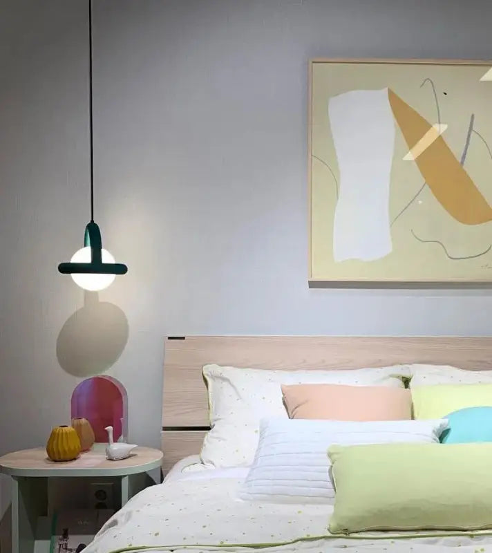 Suspension Moderne Globe LED et Anneau Coloré Design Ludique et Chic