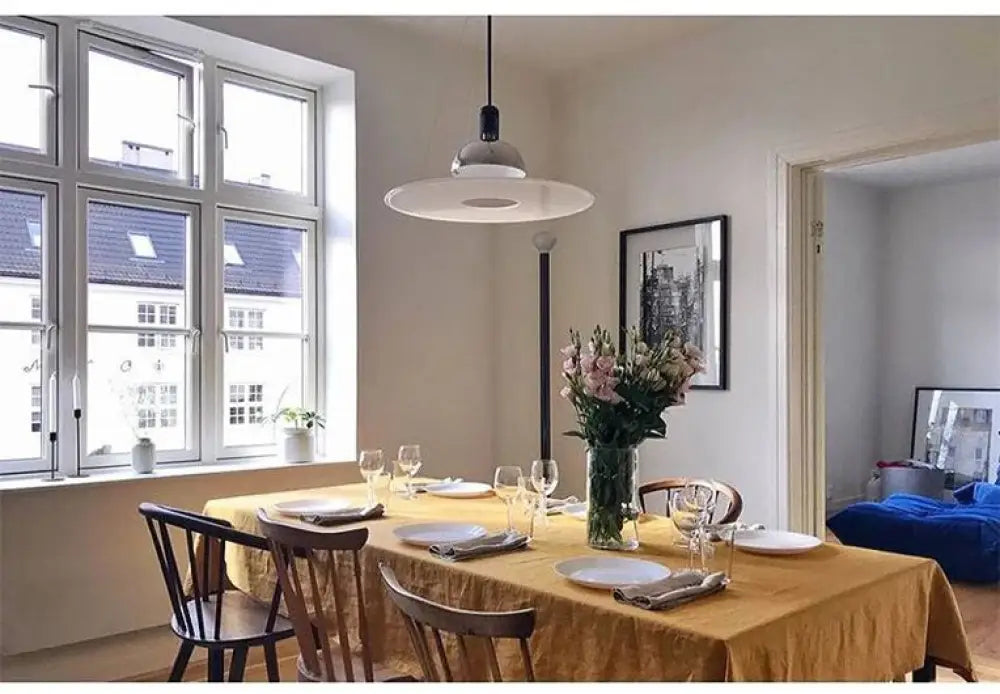 Suspension moderne métal chromé et disque acrylique translucide élégant