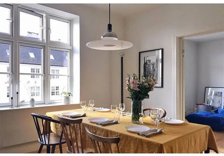 Suspension moderne métal chromé et disque acrylique translucide élégant