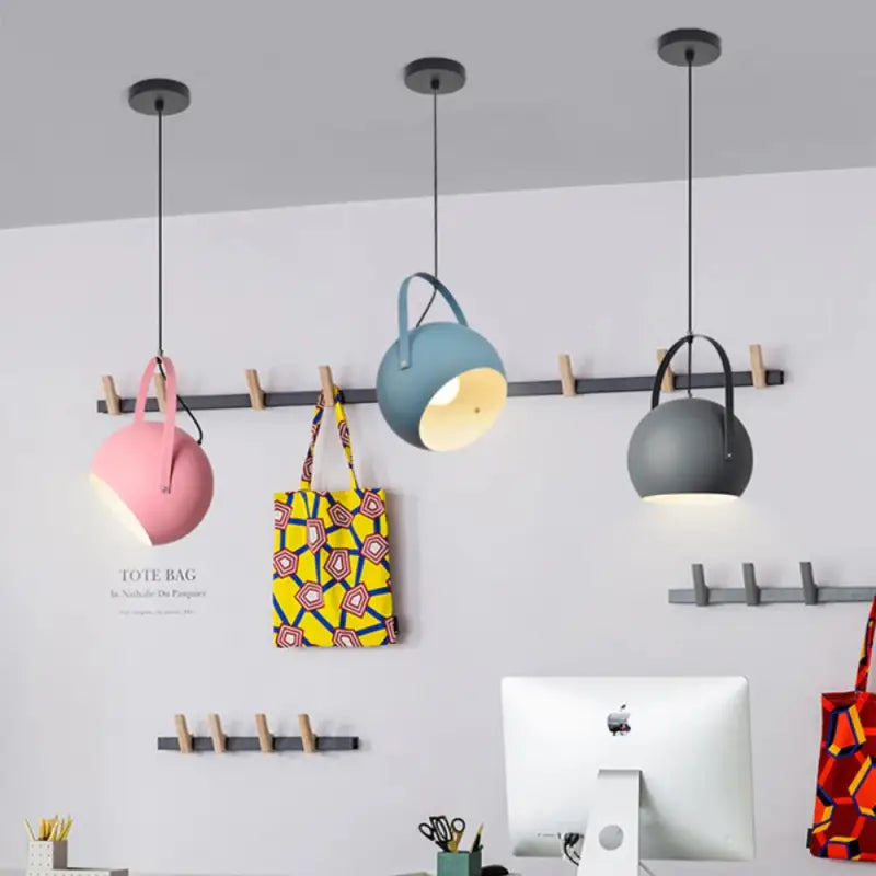 Suspension moderne métal coloré style industriel élégant