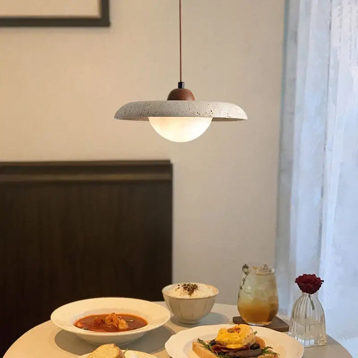 Suspension moderne en pierre jaune et verre opalin