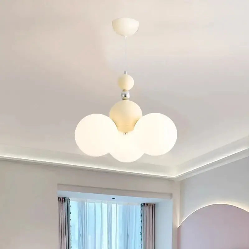 Suspension Moderne Trois Globes Blancs Style Ludique Enfantin

