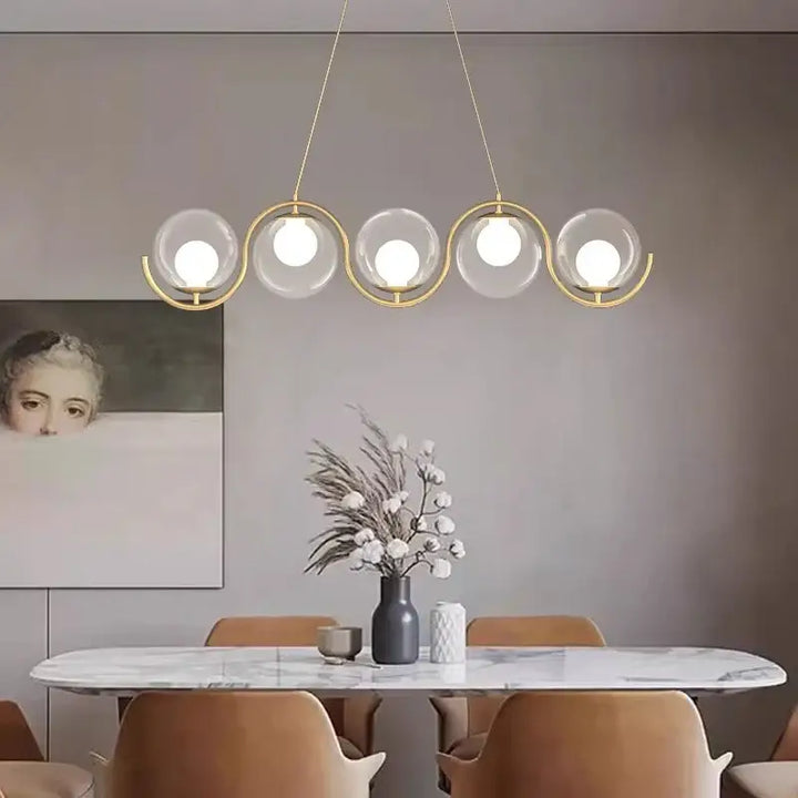 Suspension moderne vagues dorées et boules lumineuses

