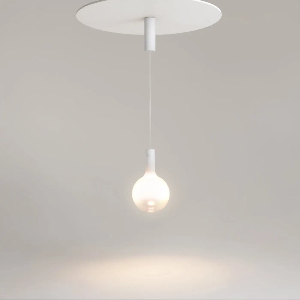 Suspension nebula led blanc minimaliste avec globe en verre sphérique et fixation de plafond circulaire en métal