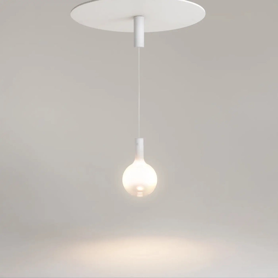Suspension nebula led blanc minimaliste avec globe en verre sphérique et fixation de plafond circulaire en métal