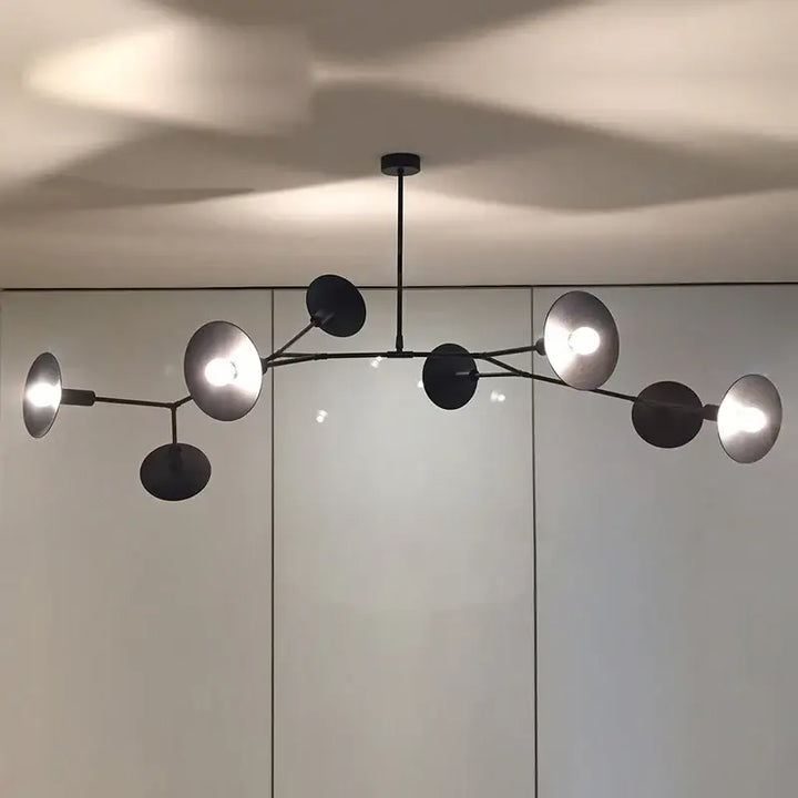 Suspension noire design moderne bras articulés style industriel

