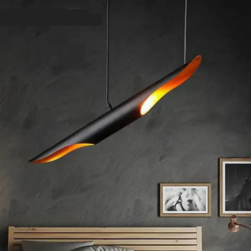 Suspension noire moderne forme tube intérieur doré lumineux

