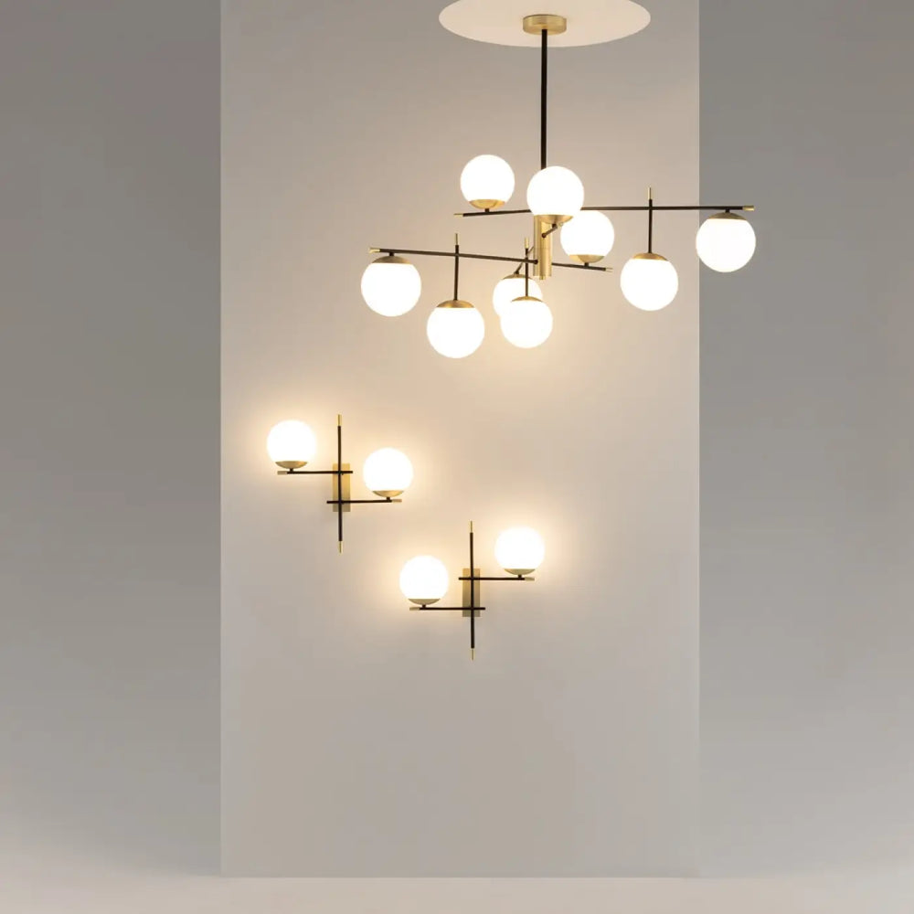 Suspension luminaire nostalgia six globes en laiton avec globes en verre dépoli et appliques assorties acier noir