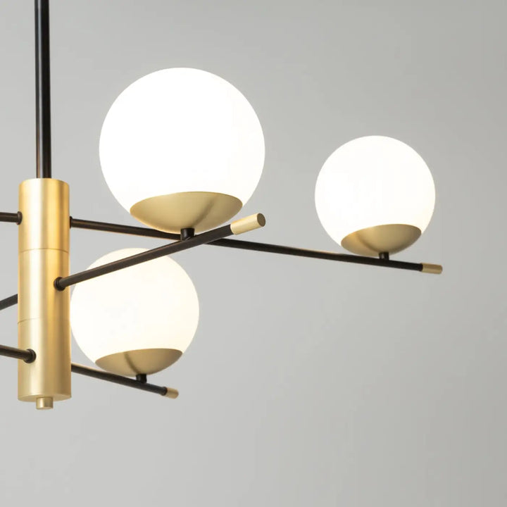 Suspension luminaire nostalgia six globes avec colonne en laiton brossé, bras en acier noir et globes en verre dépoli