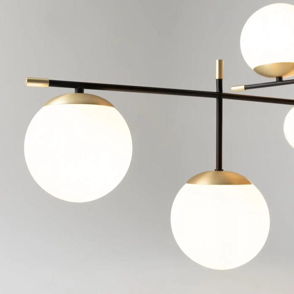 Suspension luminaire nostalgia xxl en acier noir avec neuf globes sphériques en verre dépoli blanc et accents dorés