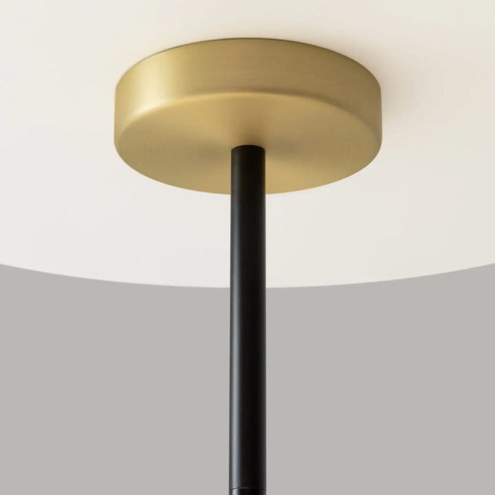 Suspension luminaire nostalgia xxl avec monture circulaire dorée et tige centrale en acier noir mat pour neuf globes