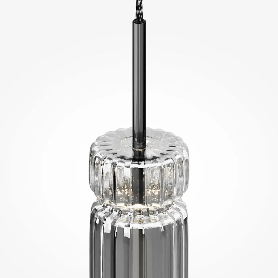 Suspension ordo led en verre clair avec design cylindrique facetté et tige de suspension noire élégante