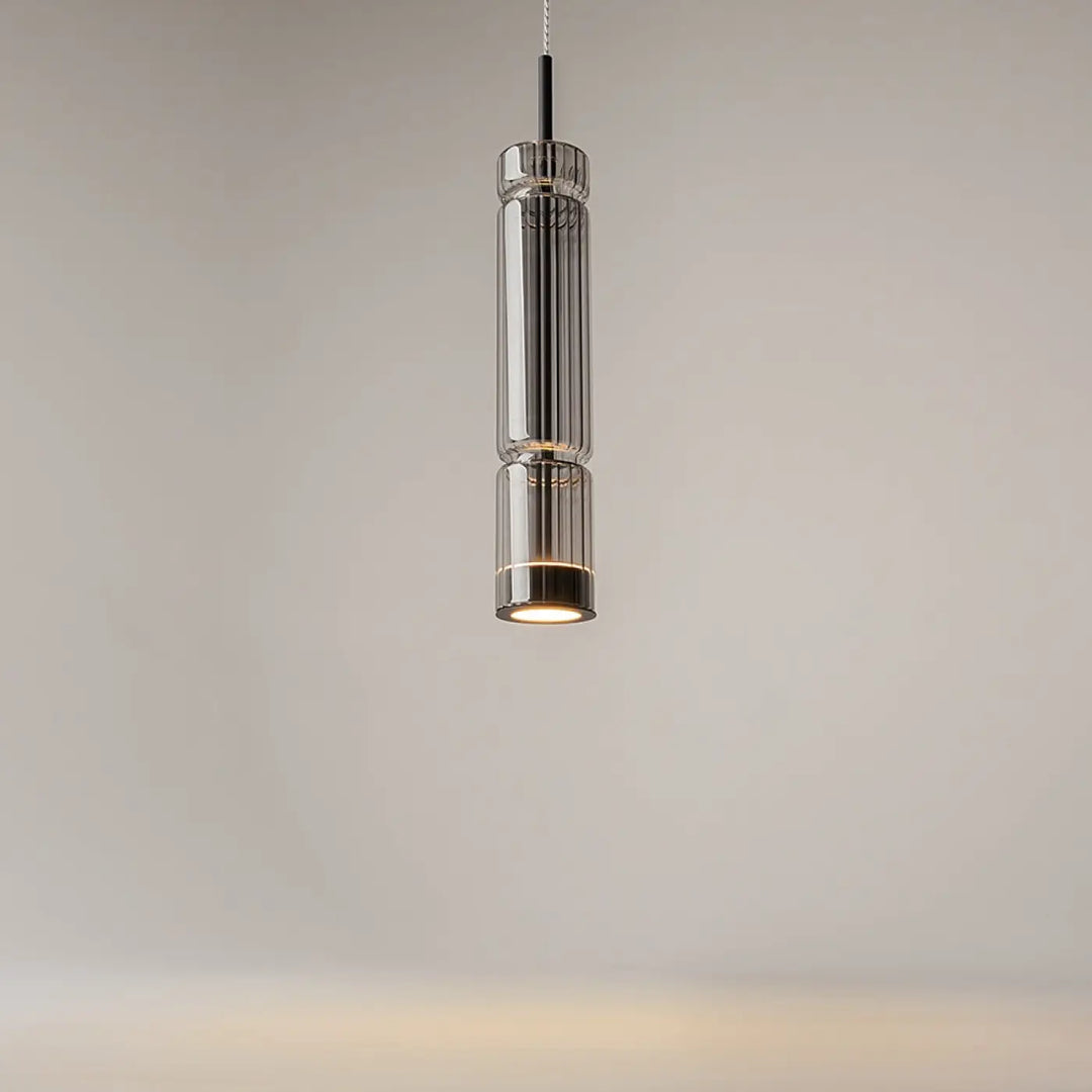 Suspension ordo led moderne en verre teinté avec corps cylindrique transparent et accents métalliques design élégant