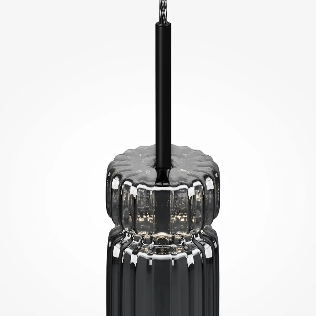 Suspension ordo led en verre teinté noir avec design cannelé facetté et accents chrome élégant