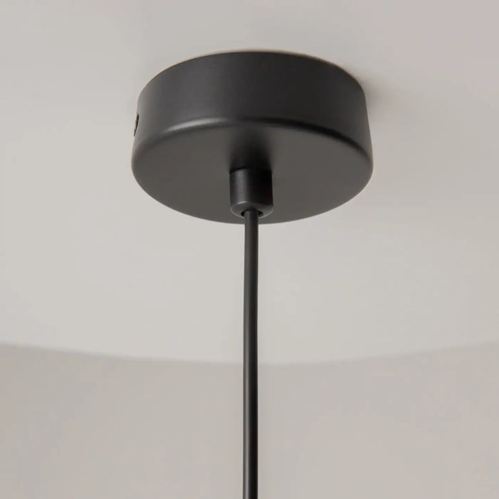 Suspension luminaire palette tube asymétrique avec finition mate noire et disque cuivré pour éclairage moderne