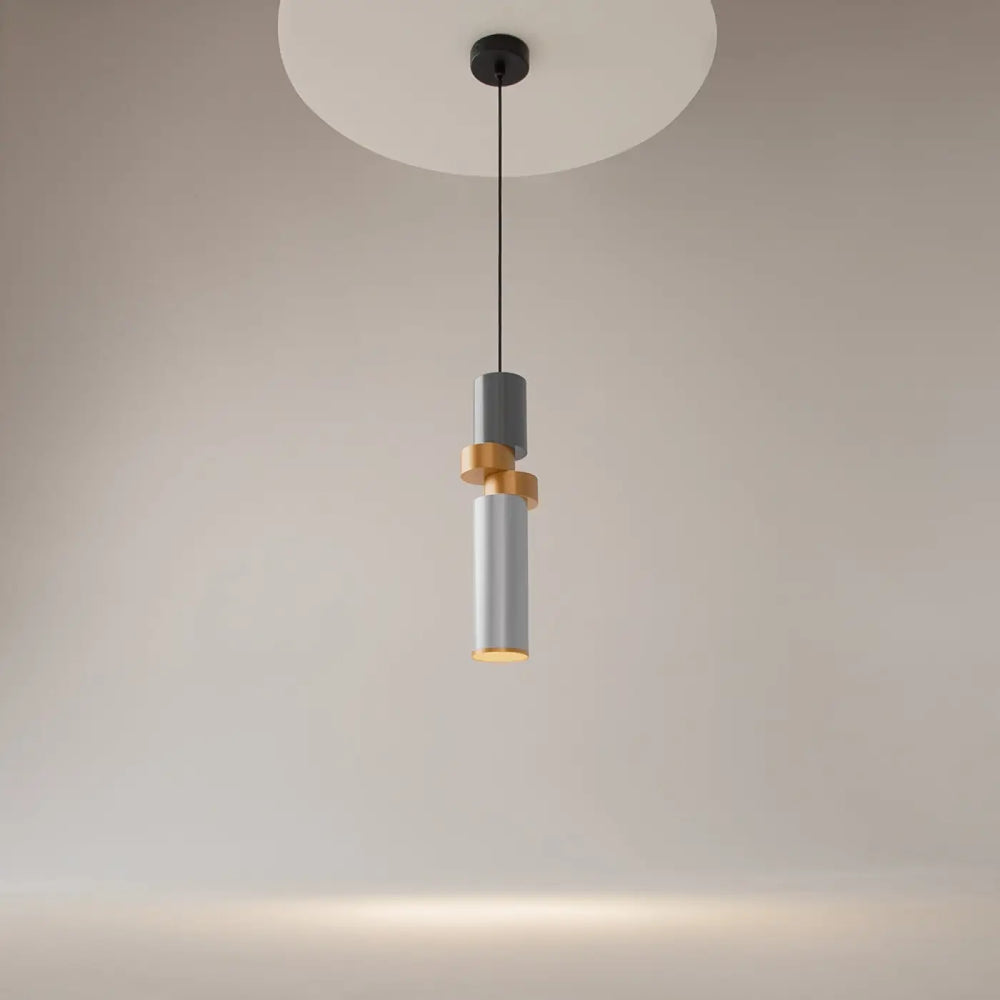 Suspension palette modern avec tube asymétrique en verre gris et disque cuivré finition brossée élégante