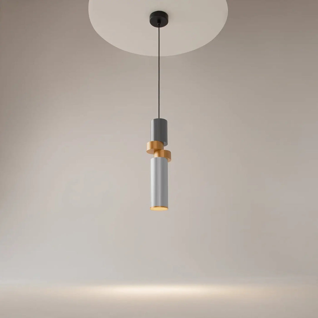 Suspension palette modern avec tube asymétrique en verre gris et disque cuivré finition brossée élégante