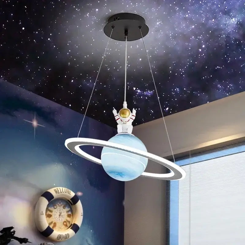 Suspension planète avec astronaute pour chambre d’enfant