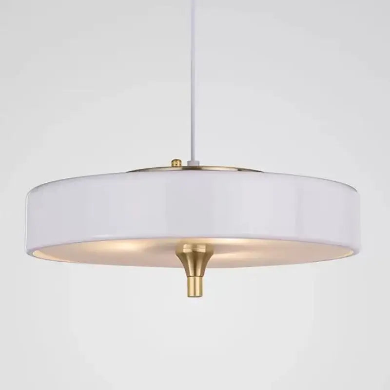 Suspension plate design avec détails dorés élégants