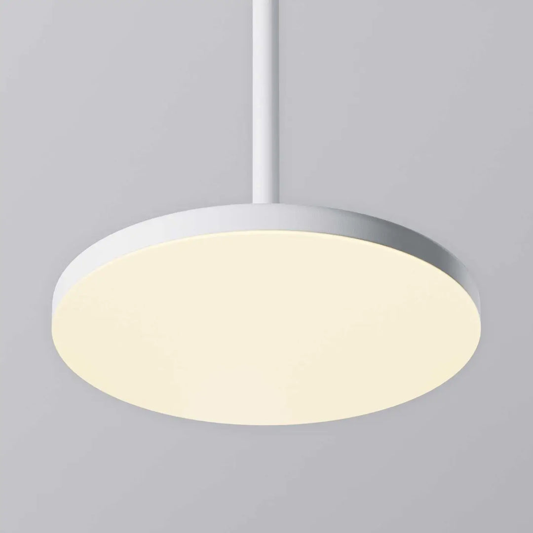 Suspension plato disque vertical luminaire blanc minimaliste avec design circulaire et lumière douce et diffuse