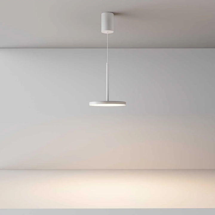 Suspension plato disque vertical blanche minimaliste avec un cylindre élégant et un disque lumineux suspendu finement