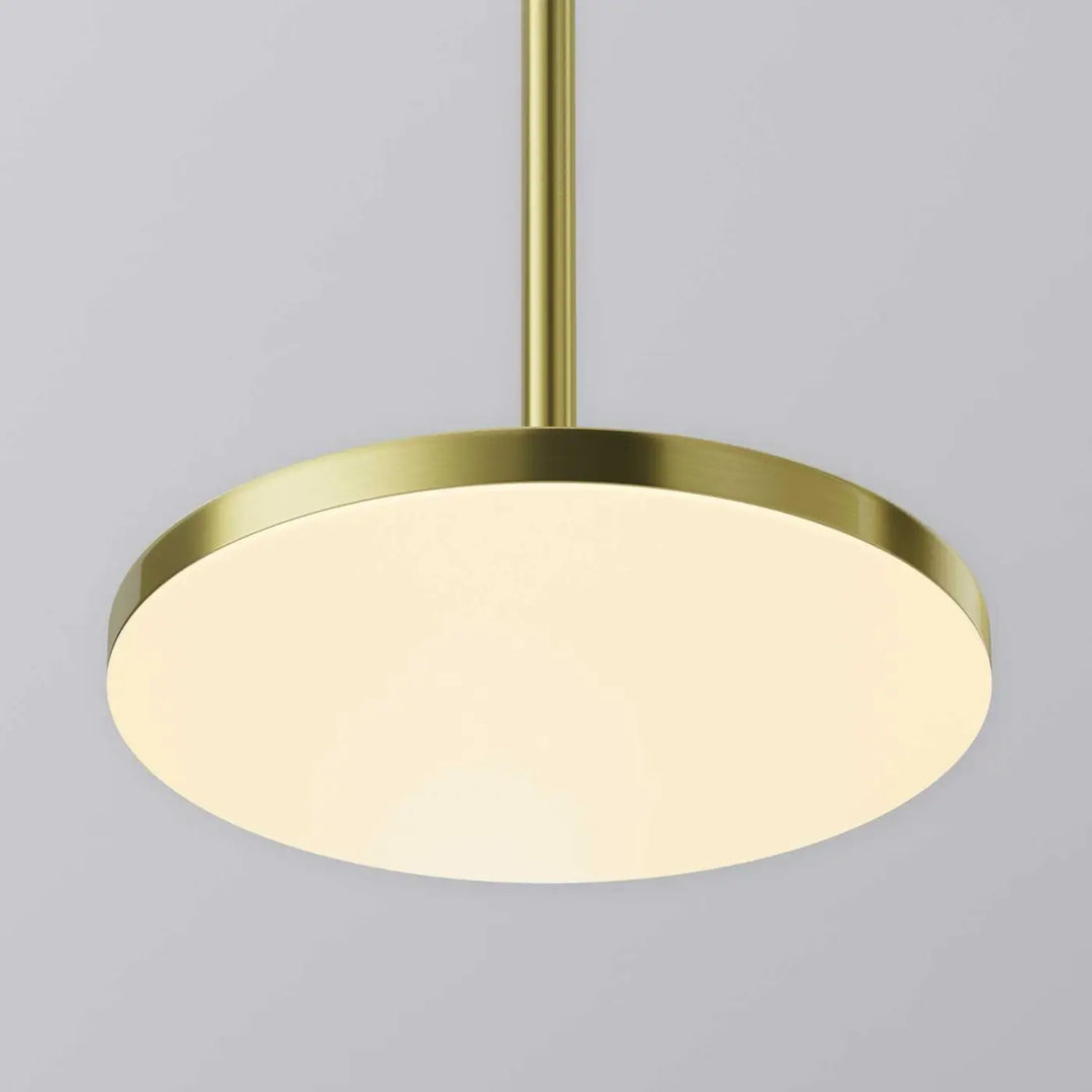 Suspension plato disque vertical en laiton moderne avec design circulaire élégant et lumière chaude diffuse
