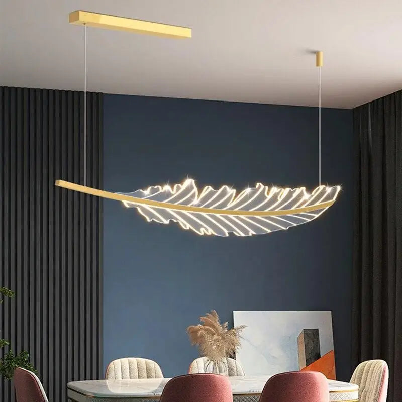 Suspension Plume Dorée en Acrylique Élégante