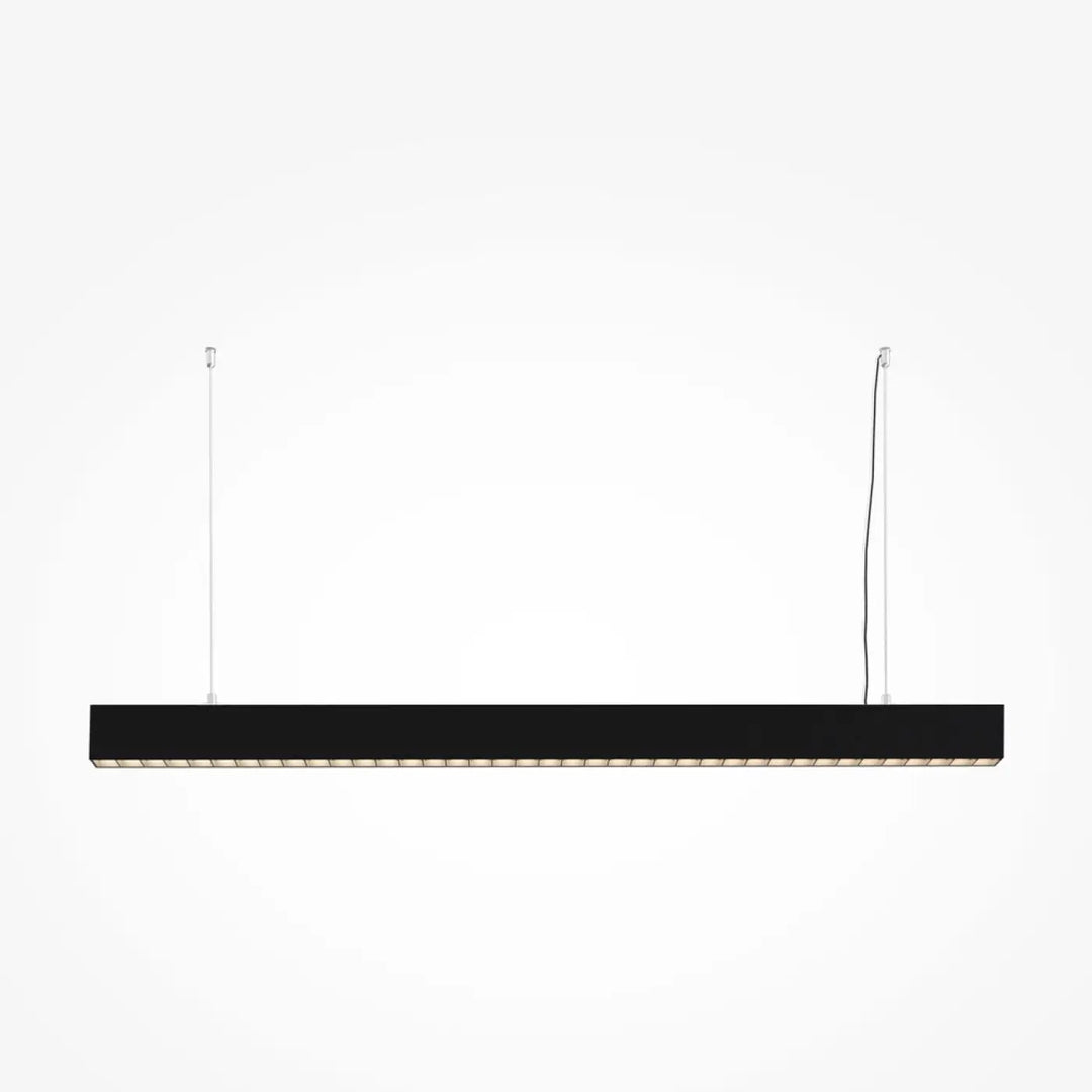Suspension luminaire points barre noire led rectangulaire moderne suspendue au-dessus d’un îlot avec deux cordons