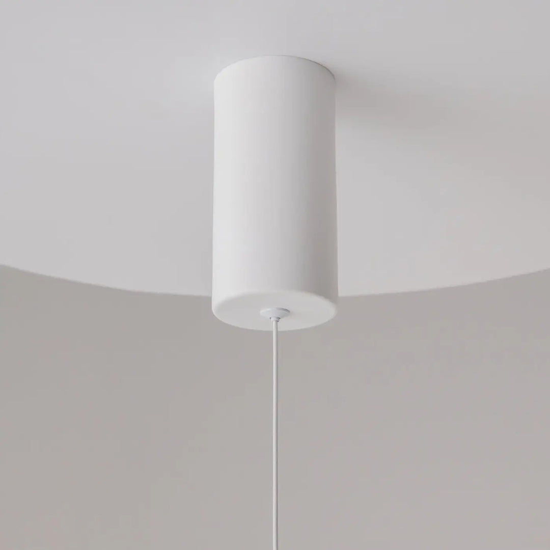 Suspension ray tube lumineux blanc mat cylindrique avec led intégrée et cordon fin pour éclairage minimaliste