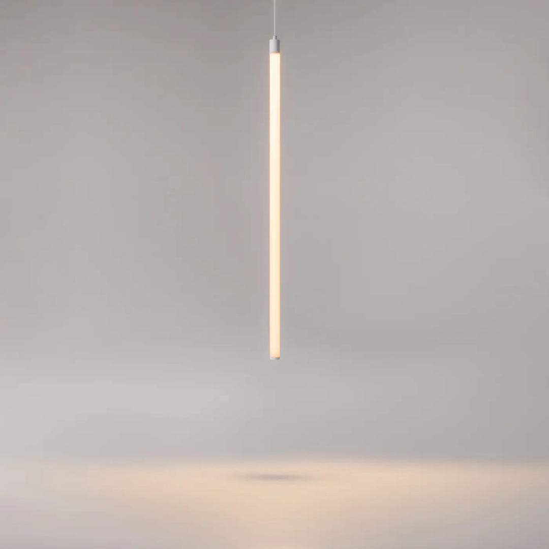 Suspension ray tube lumineux led intégrée avec corps cylindrique élégant émettant une lumière blanche chaude