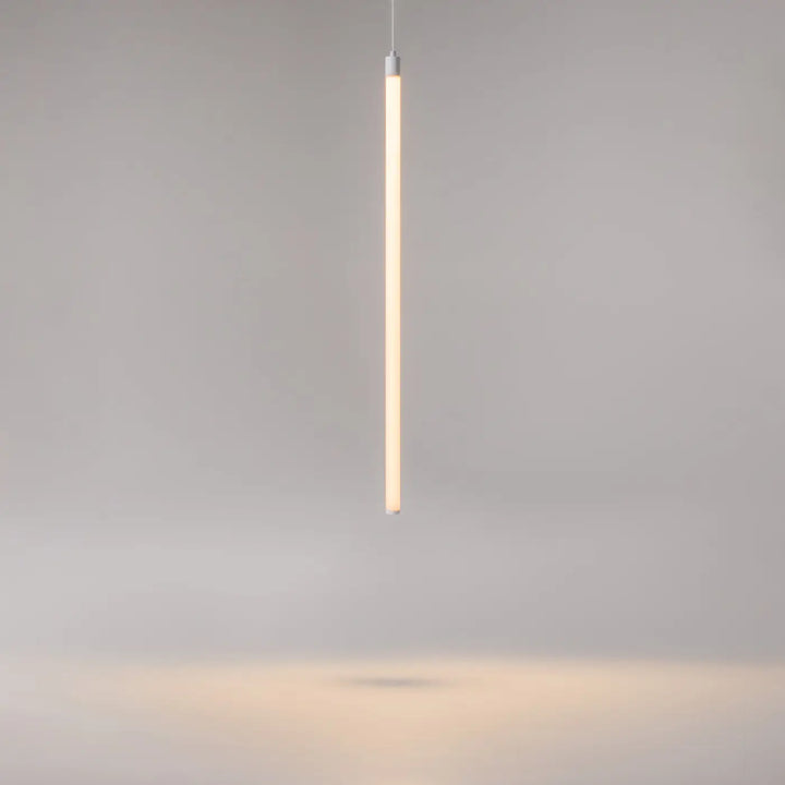 Suspension ray tube lumineux led intégrée avec corps cylindrique élégant émettant une lumière blanche chaude