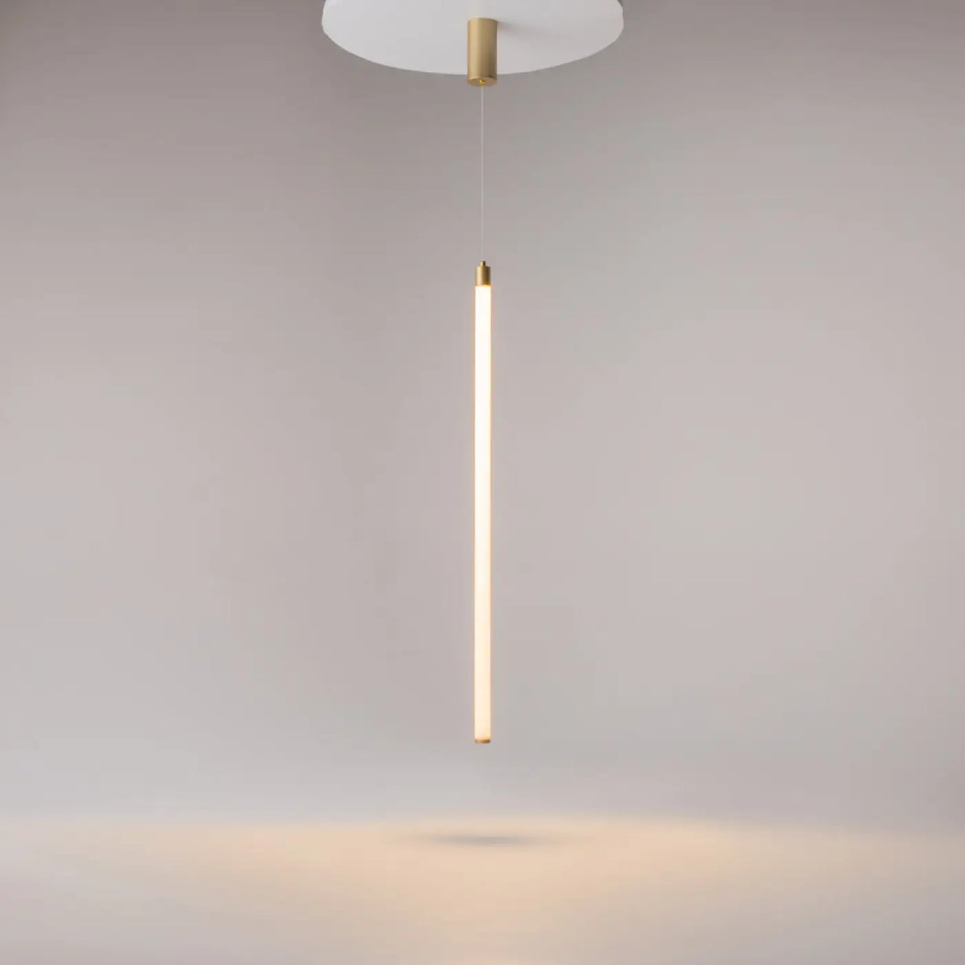 Suspension ray tube lumineux avec led intégrée en laiton poli et design cylindrique minimaliste éclairage blanc chaud