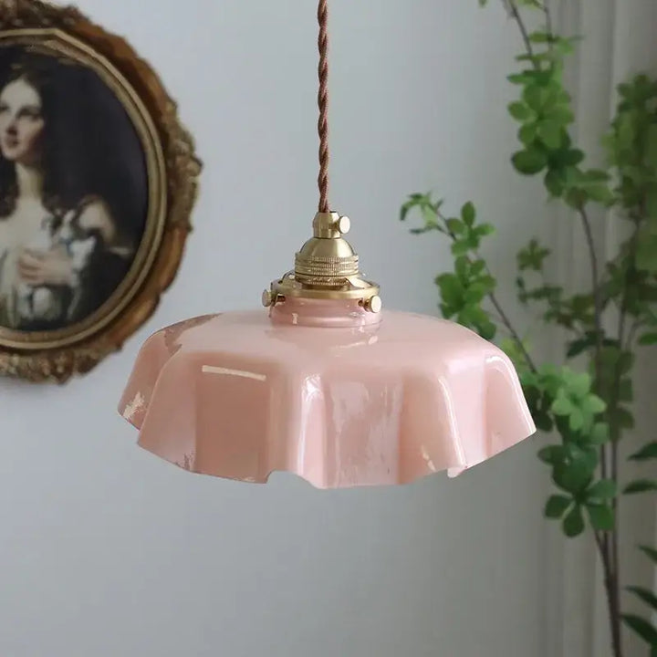 Suspension Rétro En Verre Ondulé Rose Et Laiton Vieilli