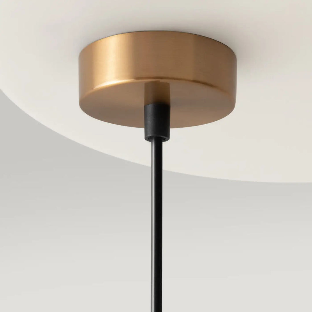 Suspension ring art déco en laiton avec cordon noir pour une touche art déco élégante au plafond