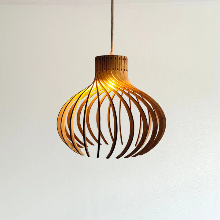 Suspension rinoz en bois aux tons chauds avec design tressé et côtelé modèle rinoz piatoni