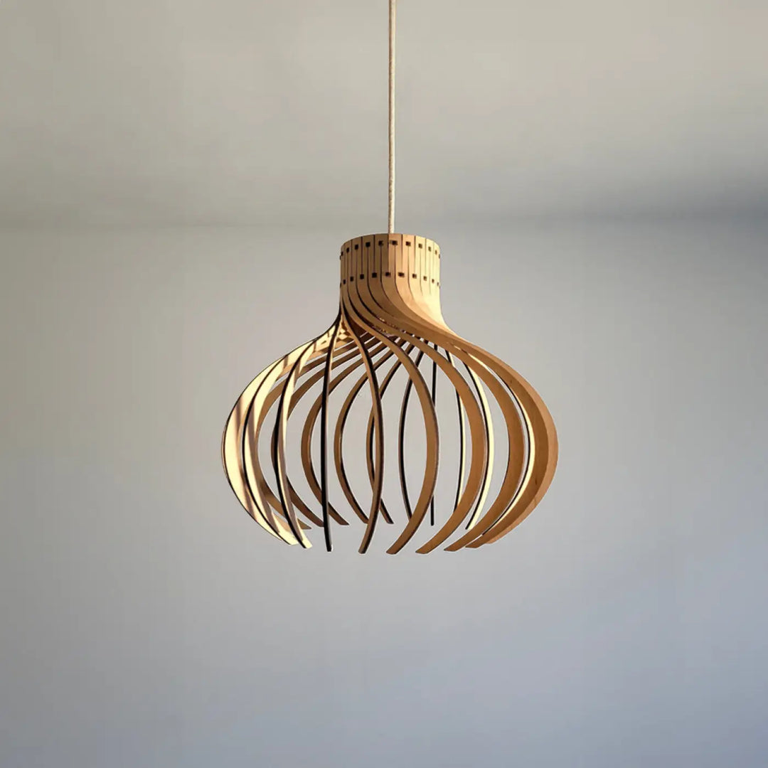 Suspension rinoz piatoni en bois moderne avec finition naturelle chaude et lames courbées au design organique fluide