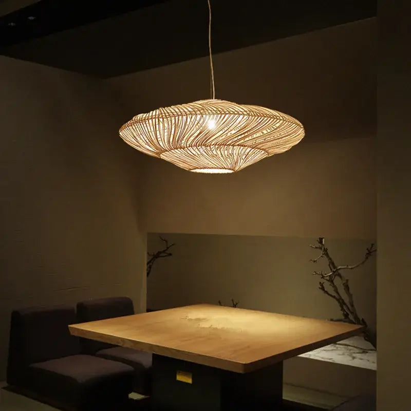 Suspension Rotin Design Spirale Effet Ombres Moderne Élégante


