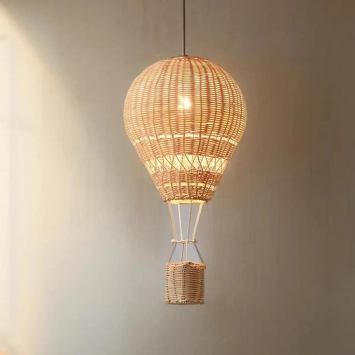 Suspension luminaire rotina en rotin tressé beige naturel avec motif panier détaillé apportant une matière naturelle élégante
