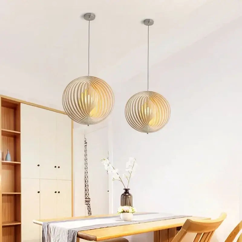 Suspension sphérique en bois ajouré style scandinave moderne

