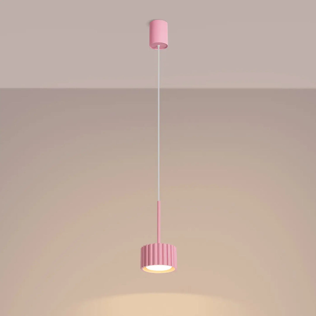 Suspension Aura rose à spot cannelé, allumée