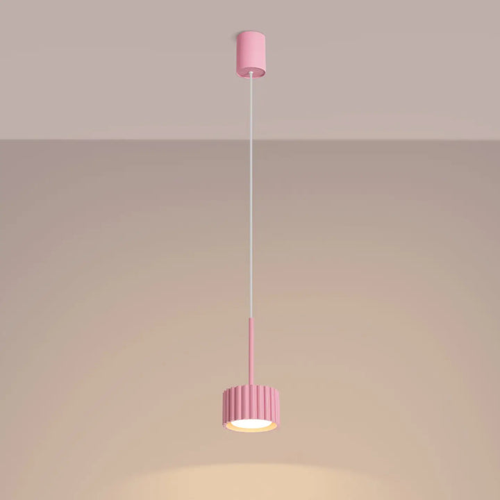 Suspension Aura rose à spot cannelé, allumée