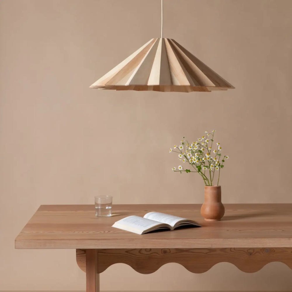 Abat-jour plissé en bois de pin de la suspension Stratus #couleur_beige
